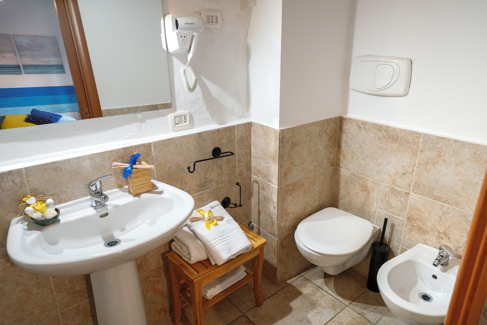 Deluxe Double Room, Private Bathroom photo 2