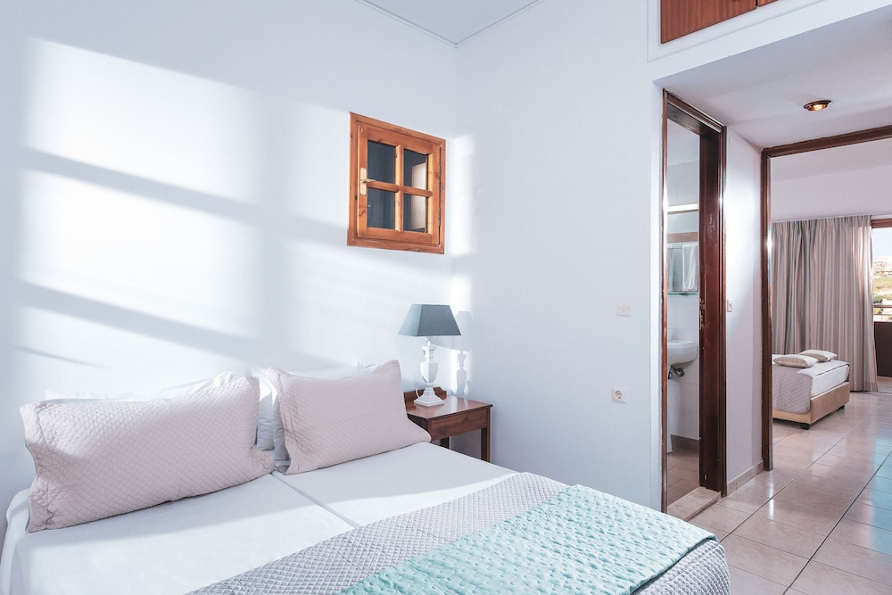 Family Room, 2 Bedrooms, Sea View, Annex Building - Photo 5