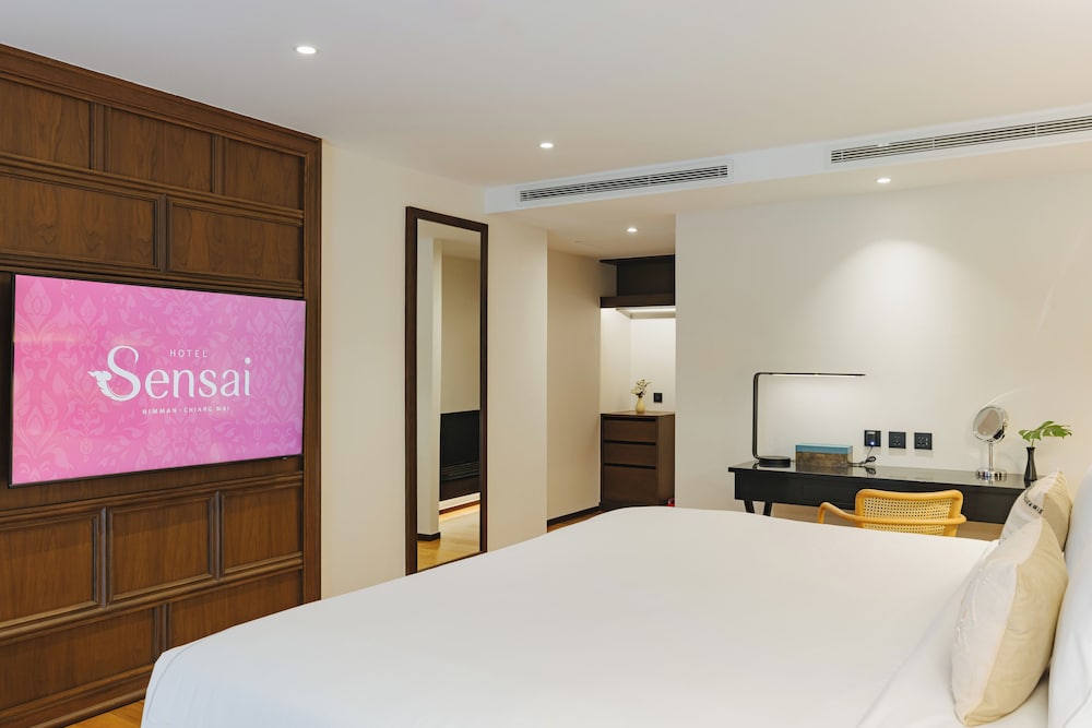 Corner Suite - Photo 15