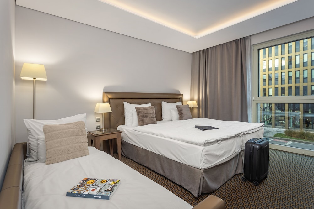 Superior Double or Twin Room with Sofa Bed thumbnail 5