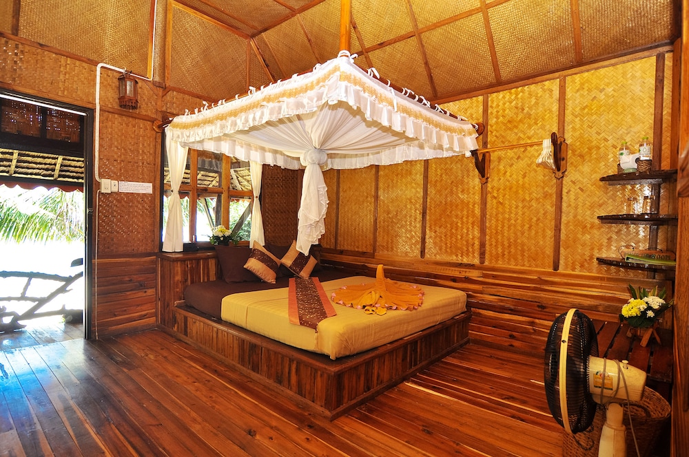 Beach Front Bungalow - Fan Room