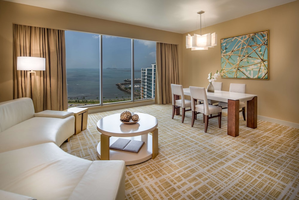 Studio Suite, 1 King Bed, Non Smoking, Ocean View - Photo 1