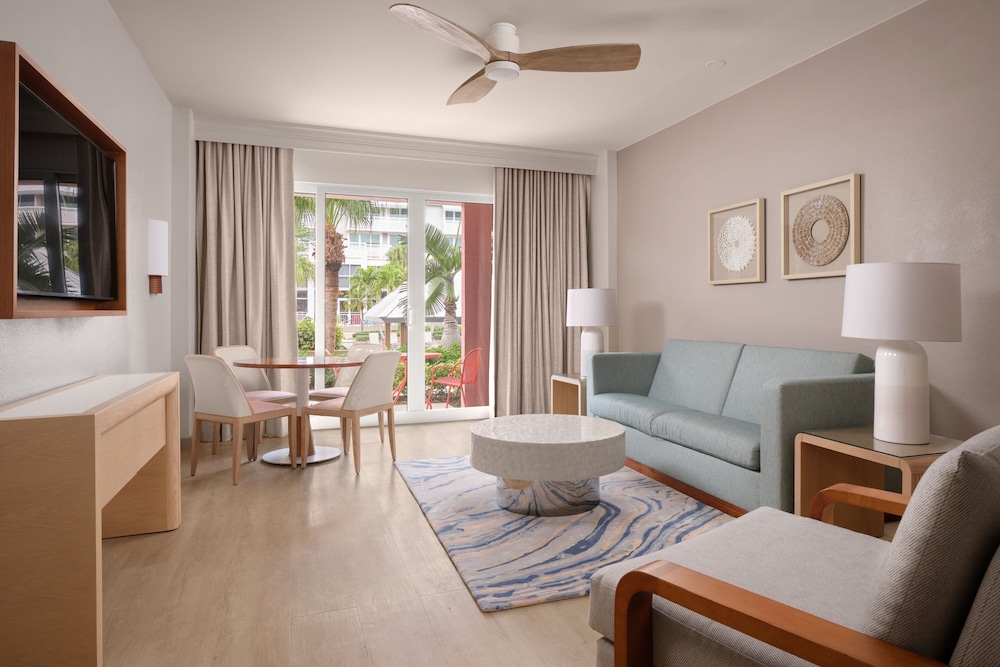 Suite, 1 Bedroom, Poolside - Photo 6