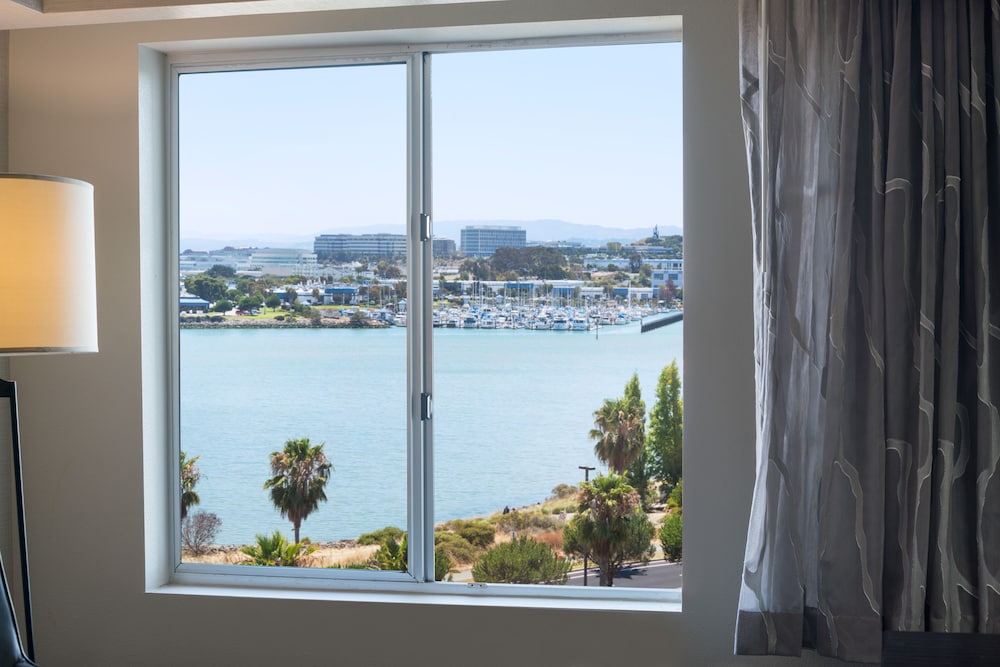 Room, 2 Queen Beds, Marina View - Photo 5