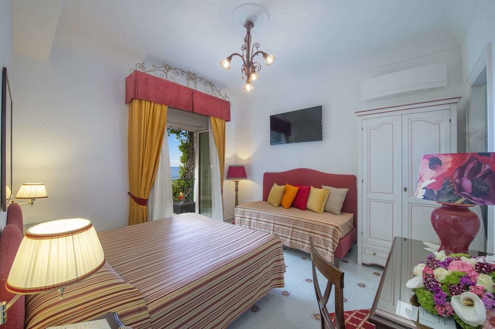 Deluxe Triple Room photo 2