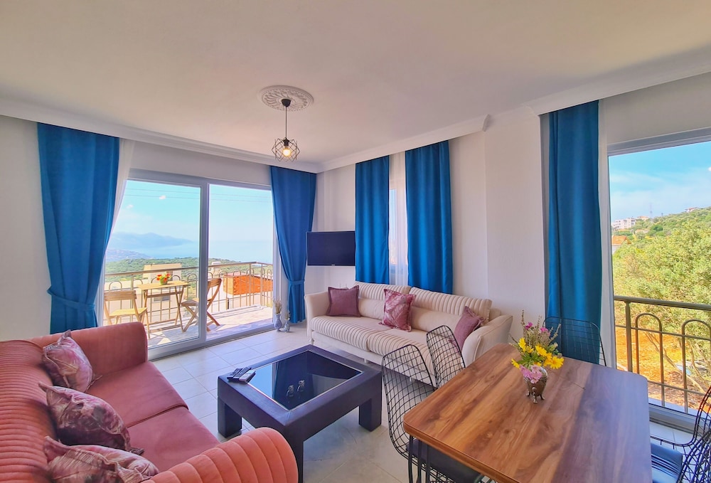Family Apartment, 2 Bedrooms, Balcony, Sea View photo 1