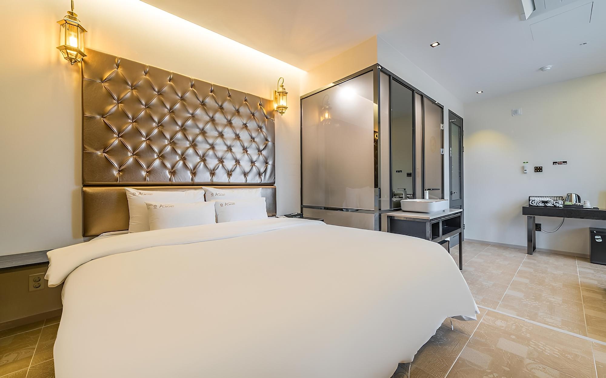 Room (Party Room-Terrace Pool Villa (Random) - Photo 10