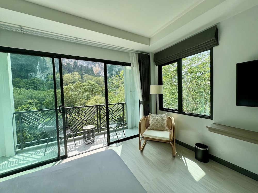 Premium Studio Suite, 2 Twin Beds, Mountain View - Photo 7
