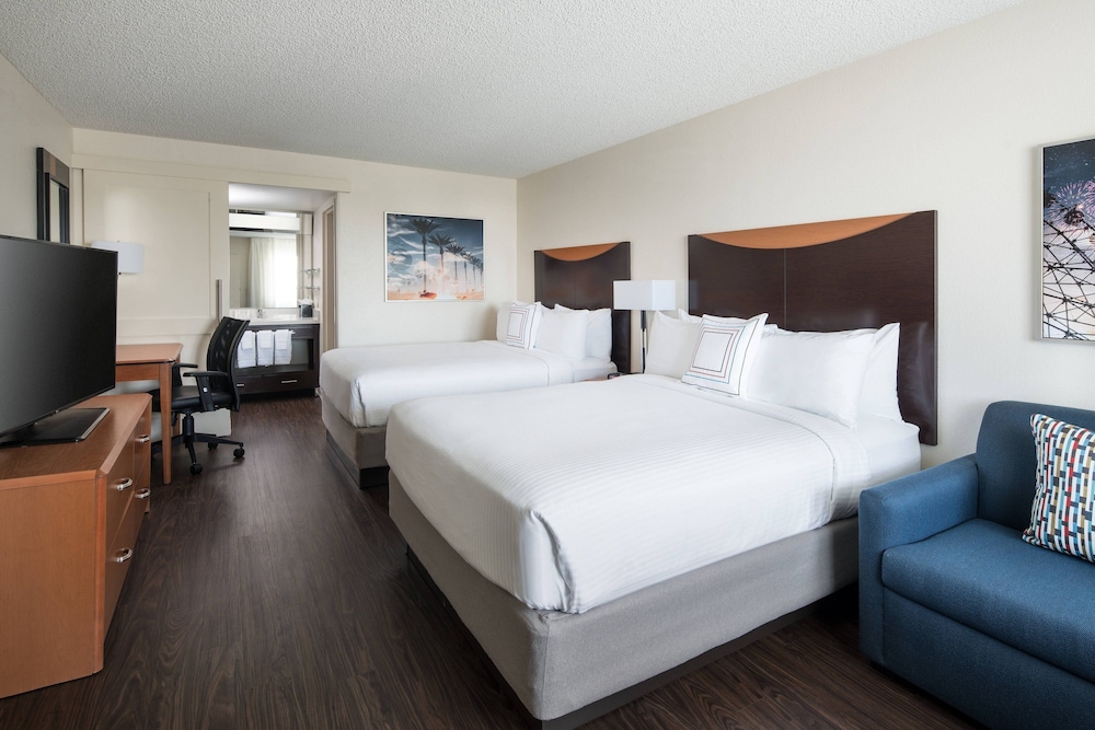 Room, 2 Queen Beds (Mobility Accessible, Tub) - Photo 1