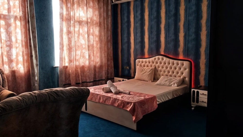 Comfort Room, City View