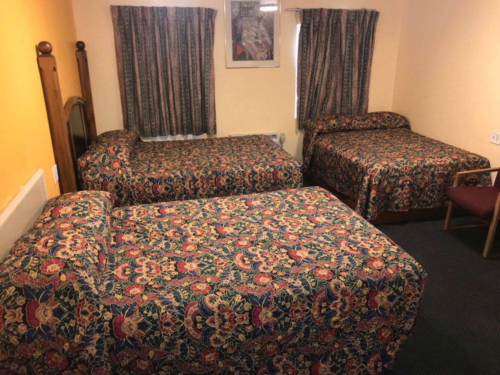 Standard Room, Kitchenette (3 Full beds) photo 1