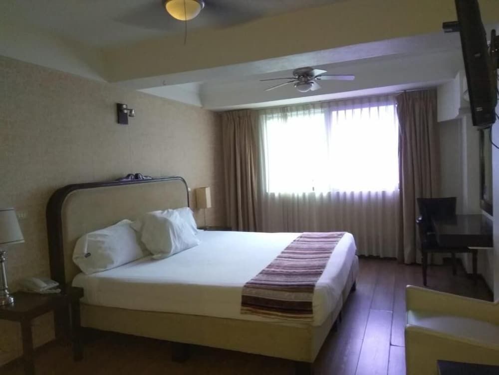 Classic Room, 1 King Bed