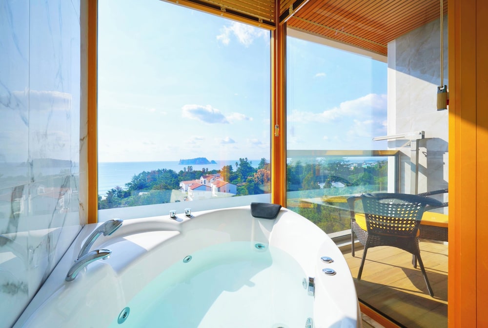 Ocean View Family with Jacuzzi - Photo 6