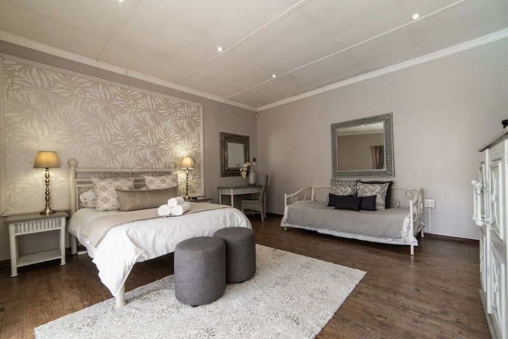 Family Room - Photo 2