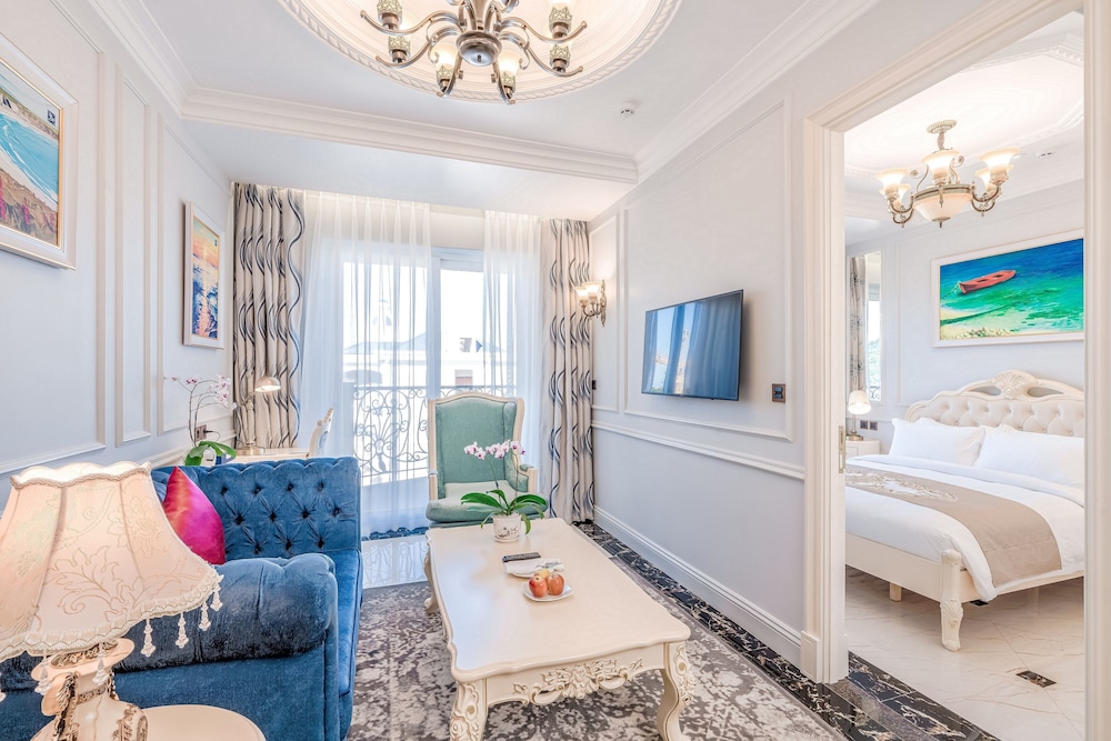 Suite, Garden View