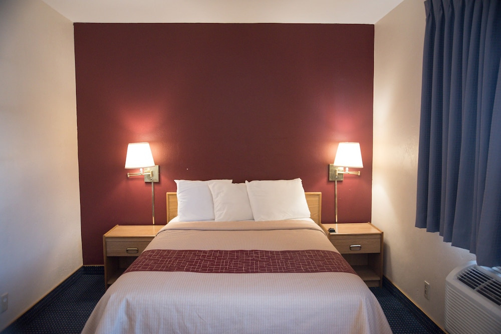 Deluxe Room, Non Smoking (3 Double Beds) - Photo 2