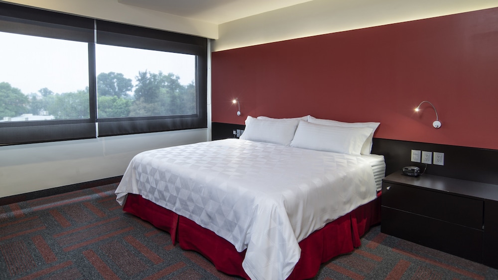 Suite, 1 King Bed, Accessible, Jetted Tub - Photo 1