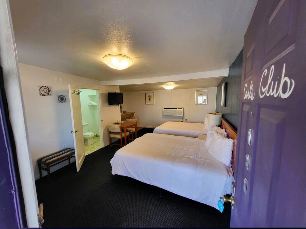 Family Room, 2 Queen Beds, Accessible, Non Smoking photo 3