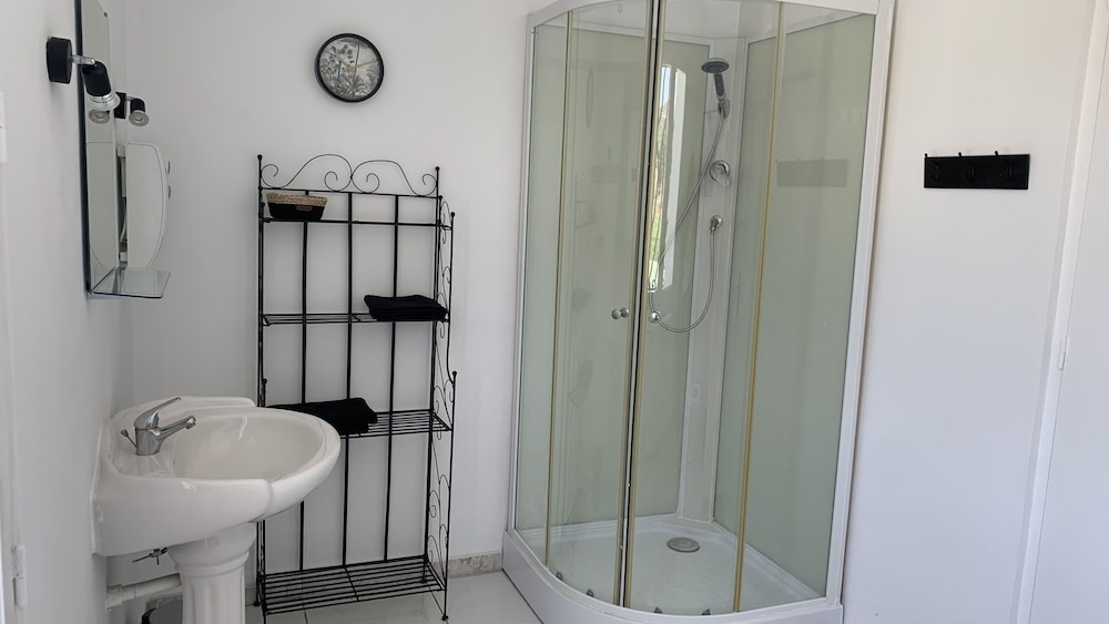 Standard Double Room, Private Bathroom - Photo 2