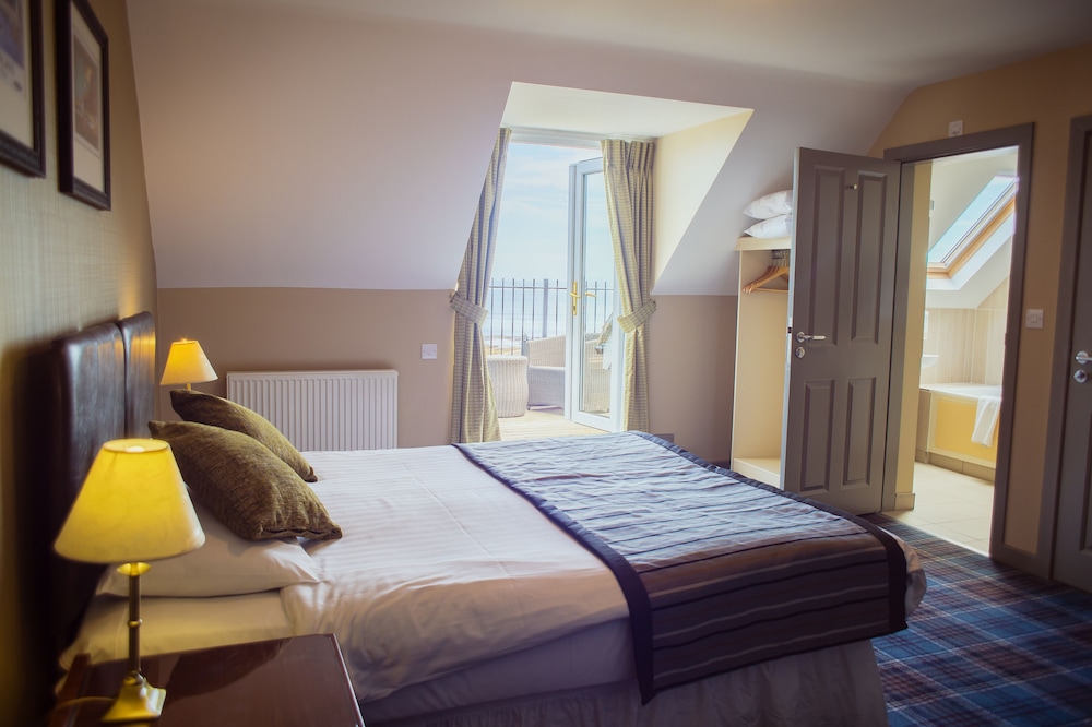 Double or Twin Room with Sea View and Balcony photo 3