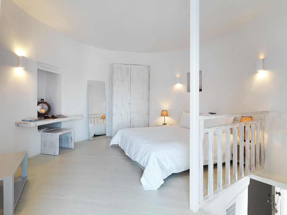 Deluxe Quadruple Room, Terrace (Strogilo)