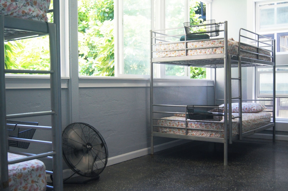 Ten Bed Air Conditioned Male Only Dorm photo 3