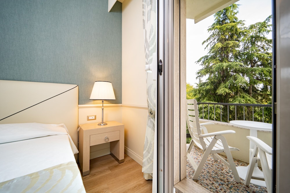 Economy Double Room, Balcony - Photo 4