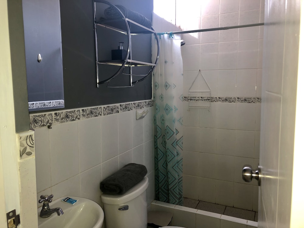 Room, Multiple Beds, Private Bathroom (Six Beds) photo 3
