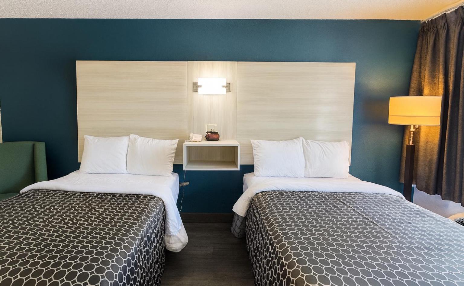 Efficiency Double Suite with Two Double Beds - 1st Floor - Non Smoking - Photo 2