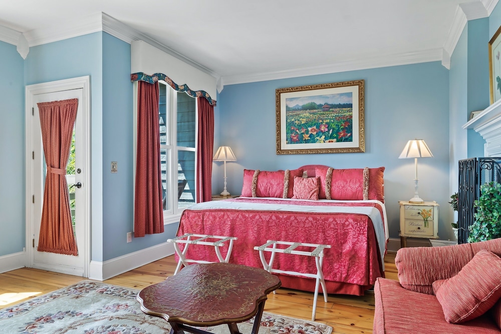 Elite Studio Suite, 1 King Bed, Mountain View photo 1
