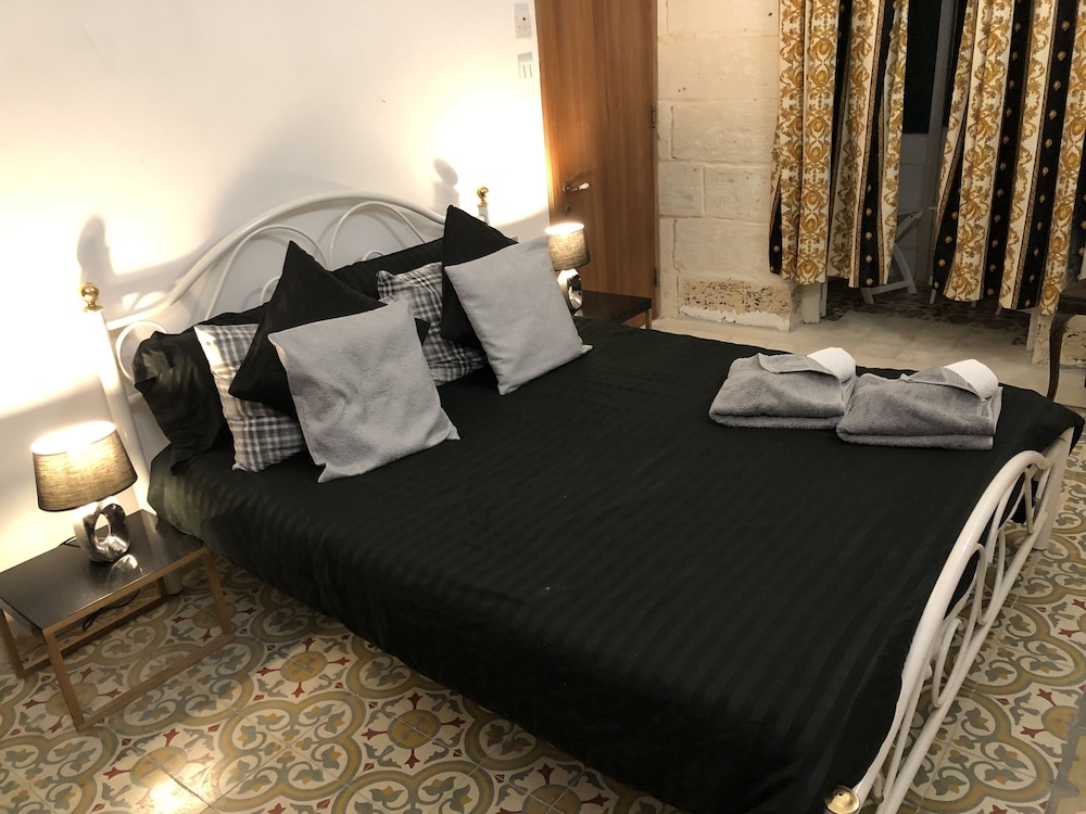 Double Room (Room 3)