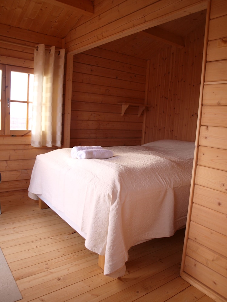 Basic Double Room, 1 Queen Bed, Private Bathroom, Ocean View photo 2