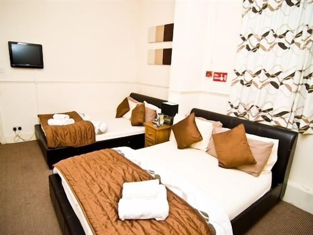 Triple Room, Ensuite photo 2