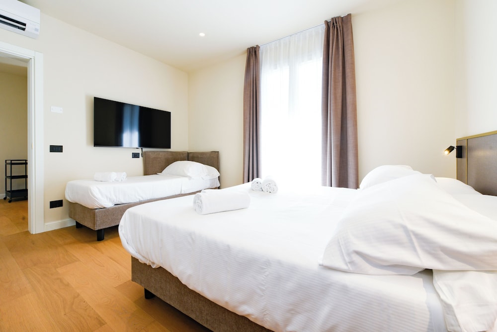 Standard Apartment, Multiple Beds, Kitchenette, Annex Building (Converts to 2 Twin Beds) - Photo 12