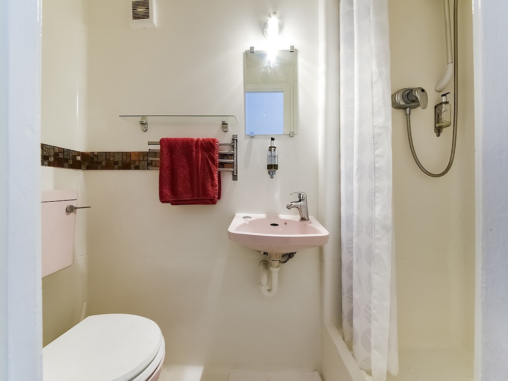 Standard Triple Room, Multiple Beds (Shared) photo 2