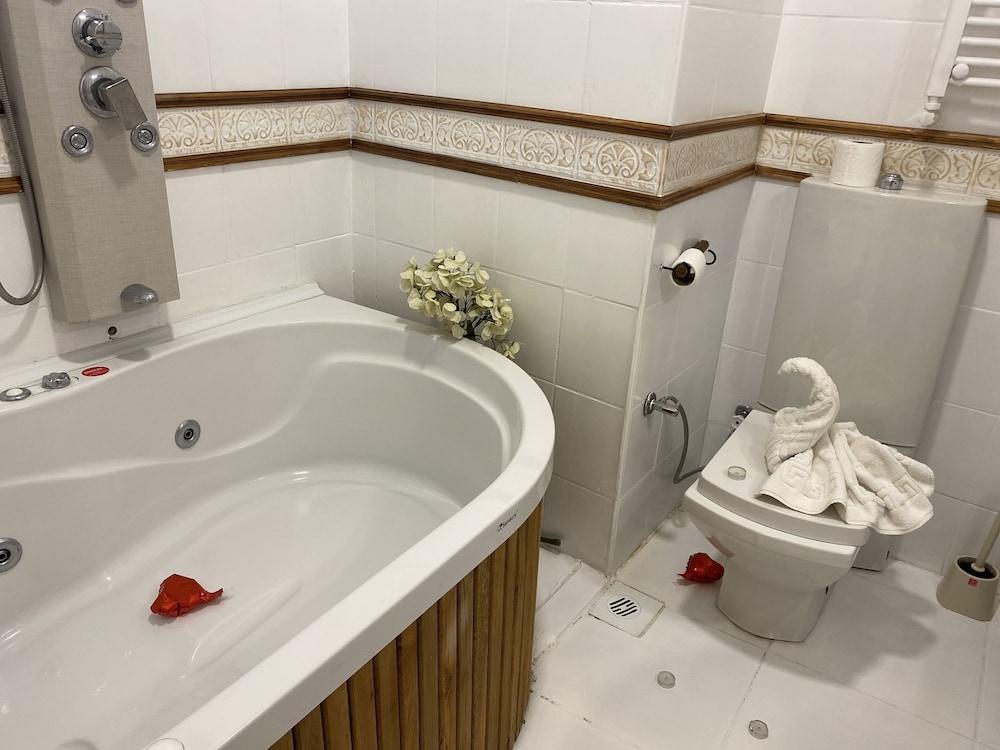 Honeymoon Room photo 3