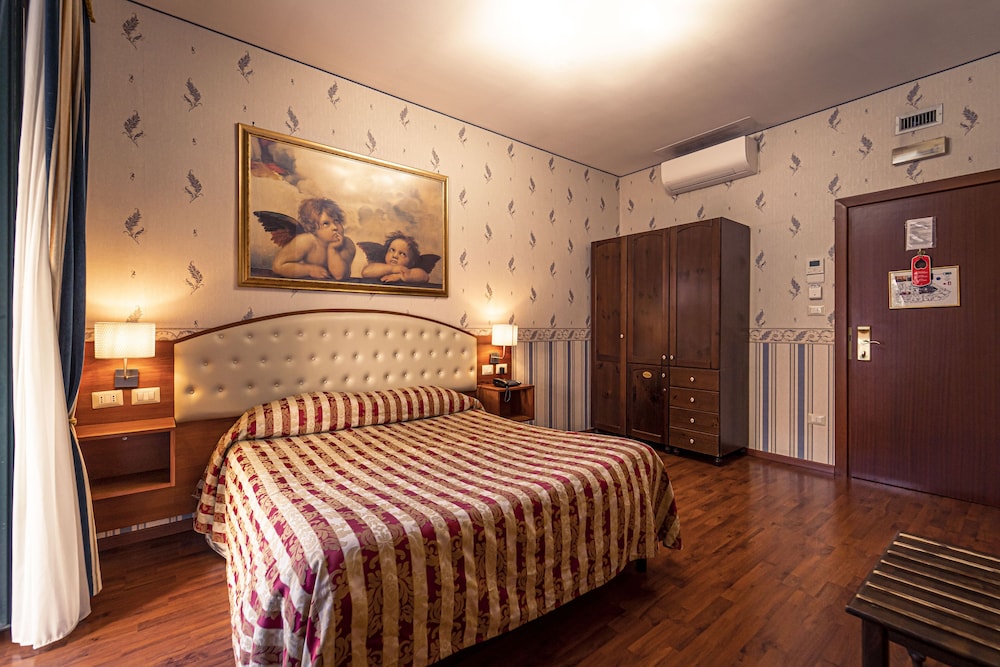 Double Room Single Use, 1 Twin Bed photo 3