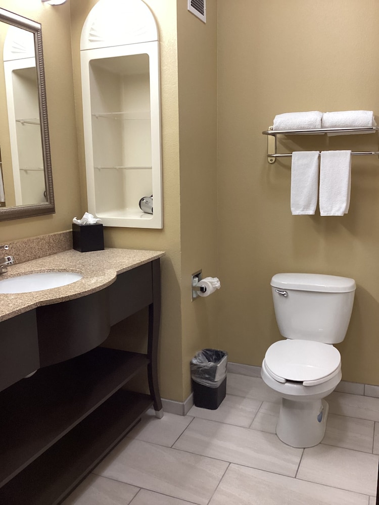 Standard Room, 2 Queen Beds, Microwave - Photo 2