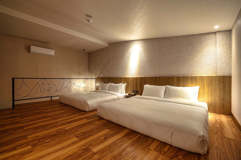 Duplex Quadruple Room