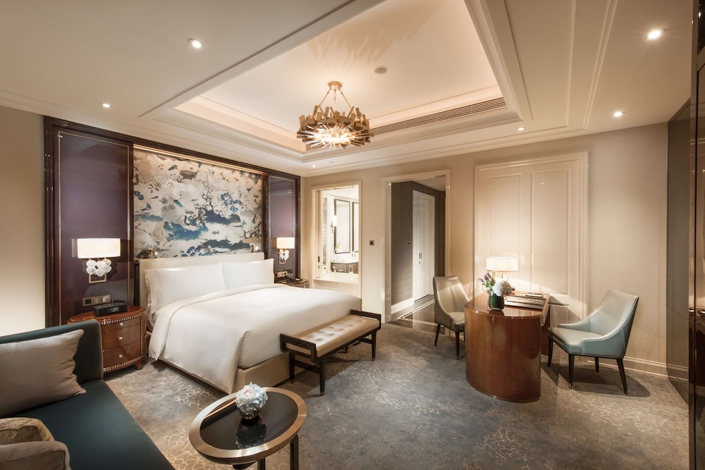 King Skyline City View Room