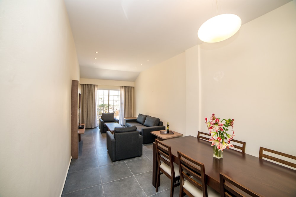 Villa, 2 Bedrooms - Photo 2