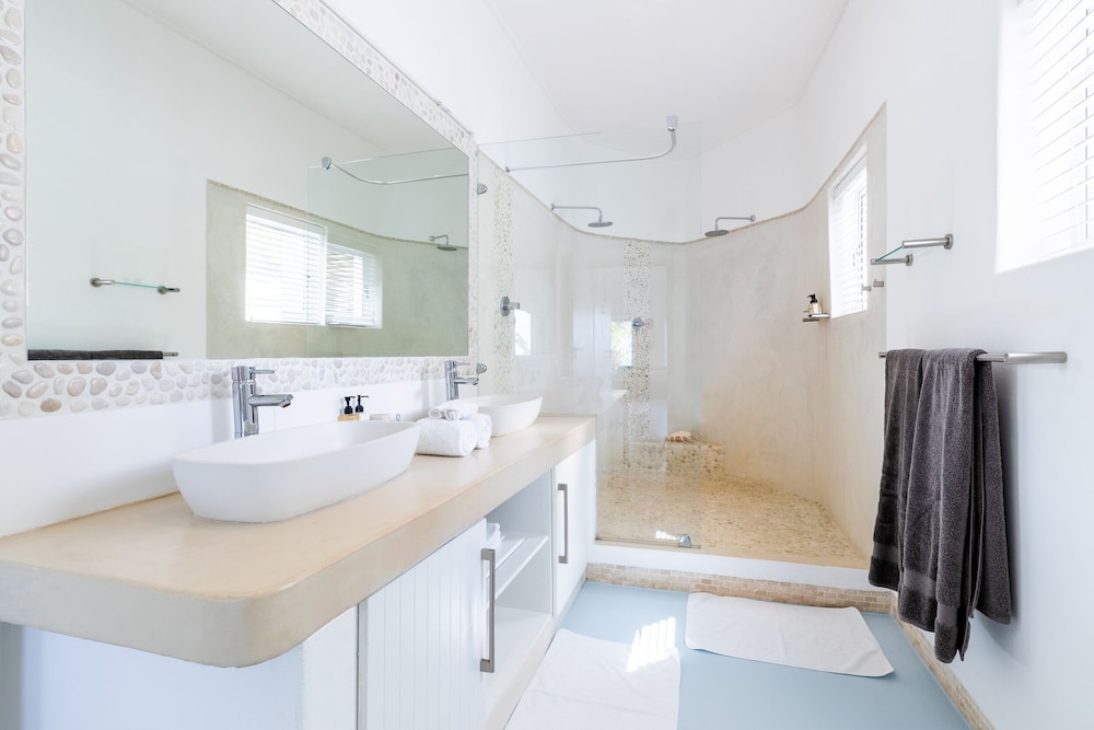 Honeymoon Suite, 1 King Bed, Balcony, Ocean View photo 3