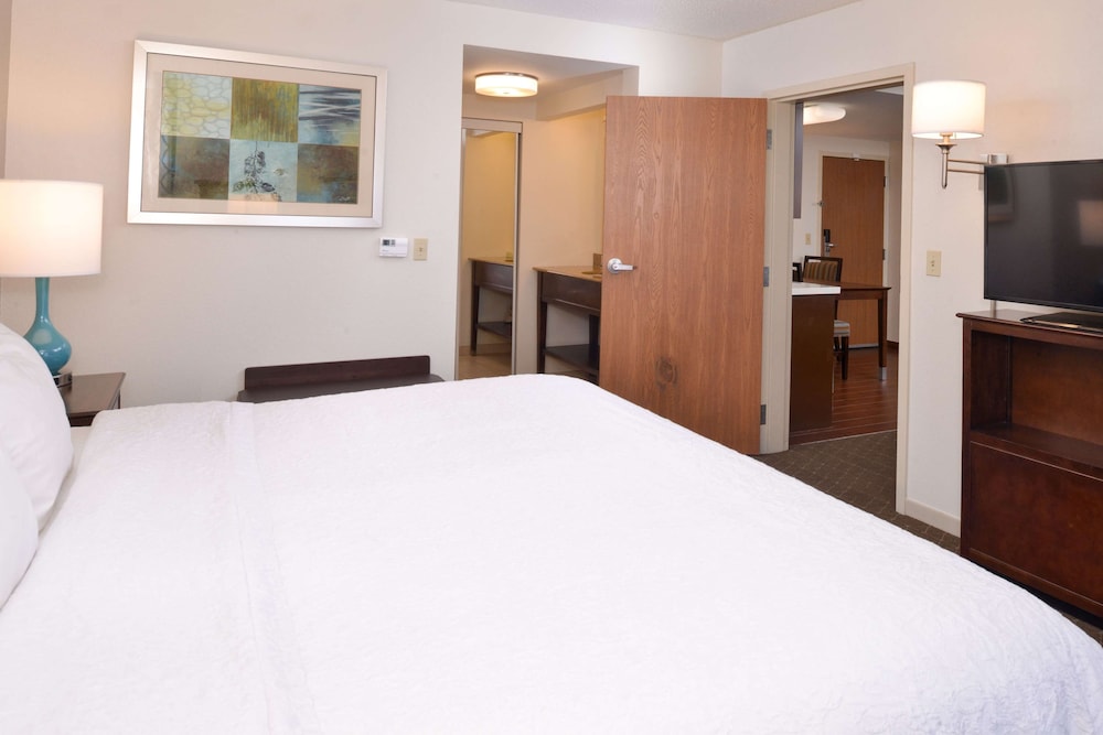 Suite, 1 King Bed, Kitchen - Photo 2
