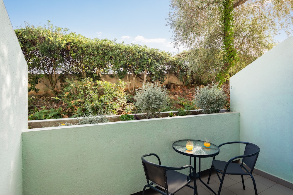 Superior double room with balcony, additional bed - Photo 2