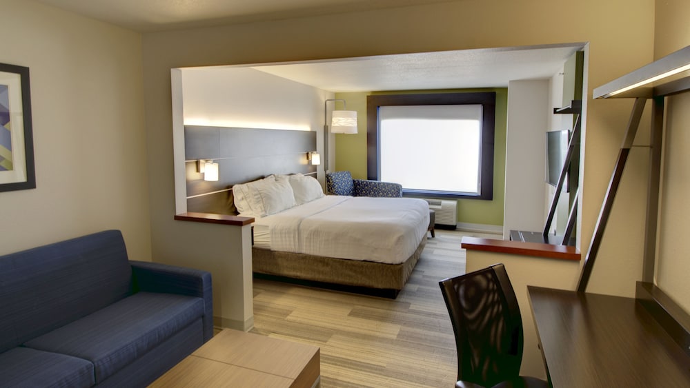 Suite, 1 King Bed, Accessible (Communication, Accessible Tub) photo 1