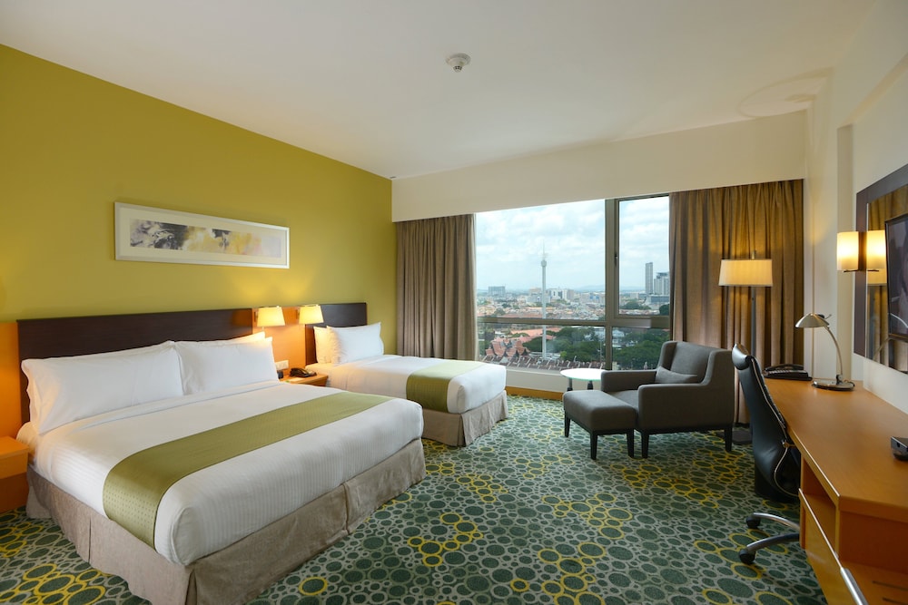 Standard Room, Multiple Beds, City View photo 2