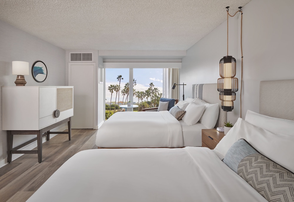 Coastal Queen Room with Two Queen Beds (Non Smoking) (Accessible) thumbnail 5