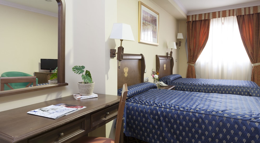 Standard Twin Room - Photo 1