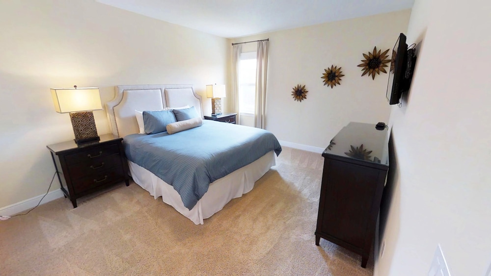 House, 6 Bedrooms