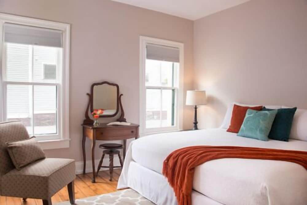 Room C photo 1